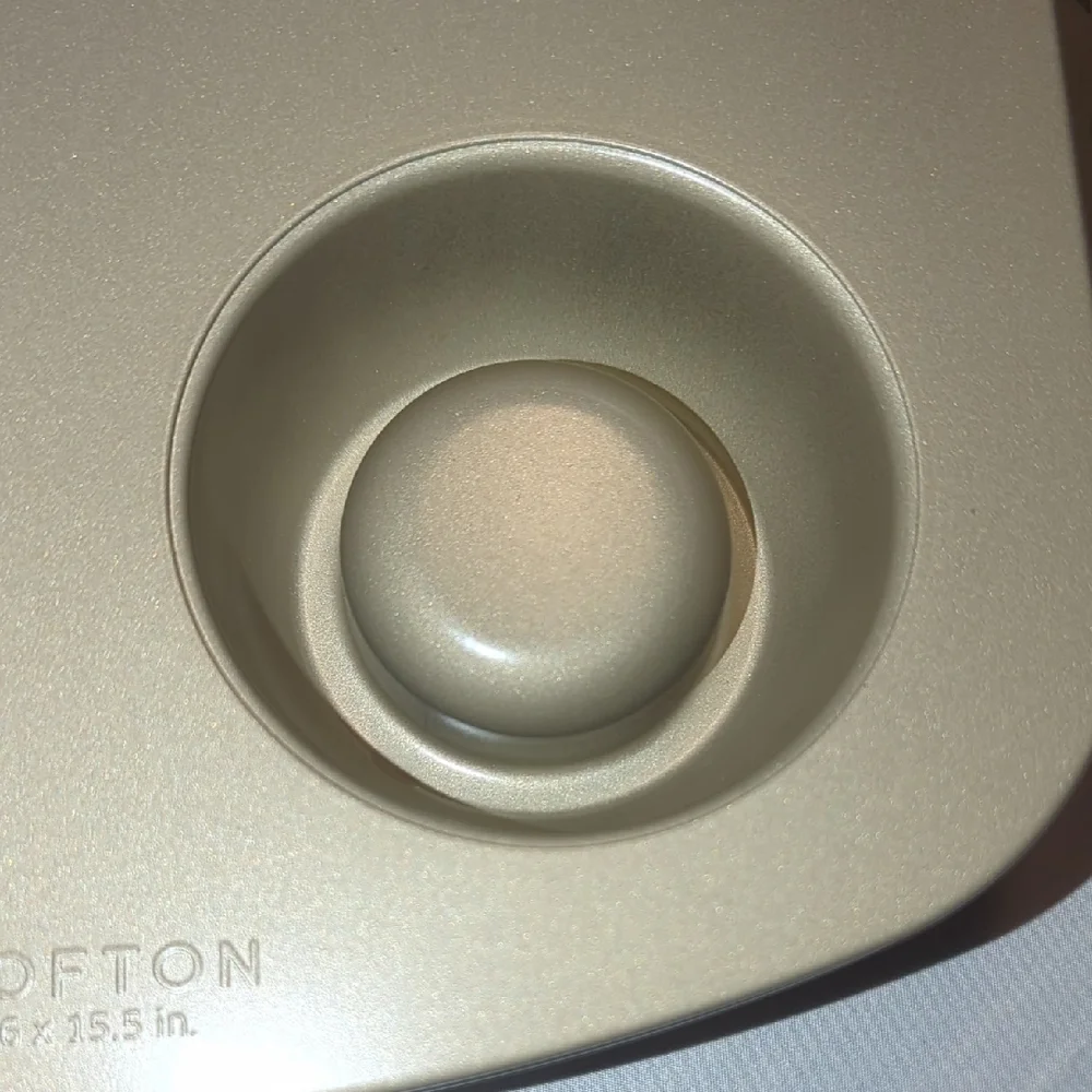 Crofton Six-Cup Muffin Pan